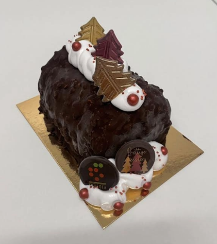 Kerststronk: vanille met Ferrero Rocher